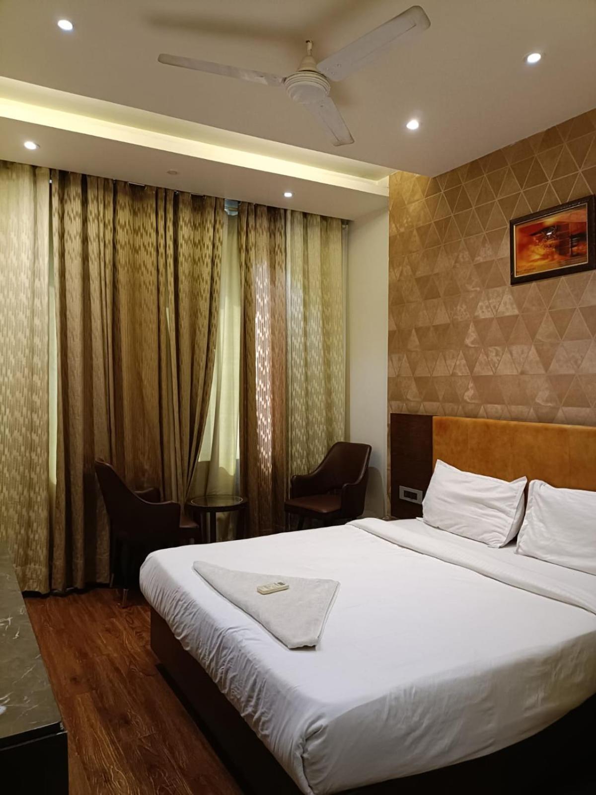 Hotel Parklane Agra (Uttar Pradesh) Exterior photo
